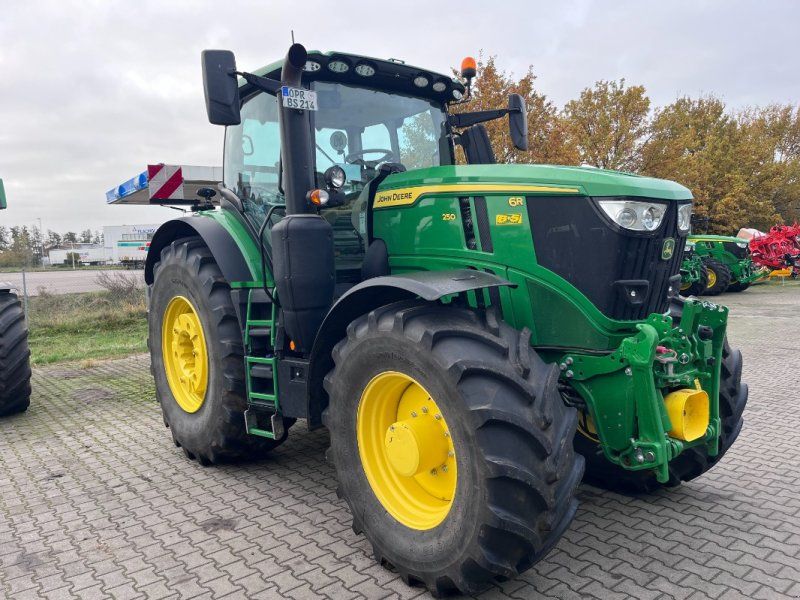 John Deere 6R250