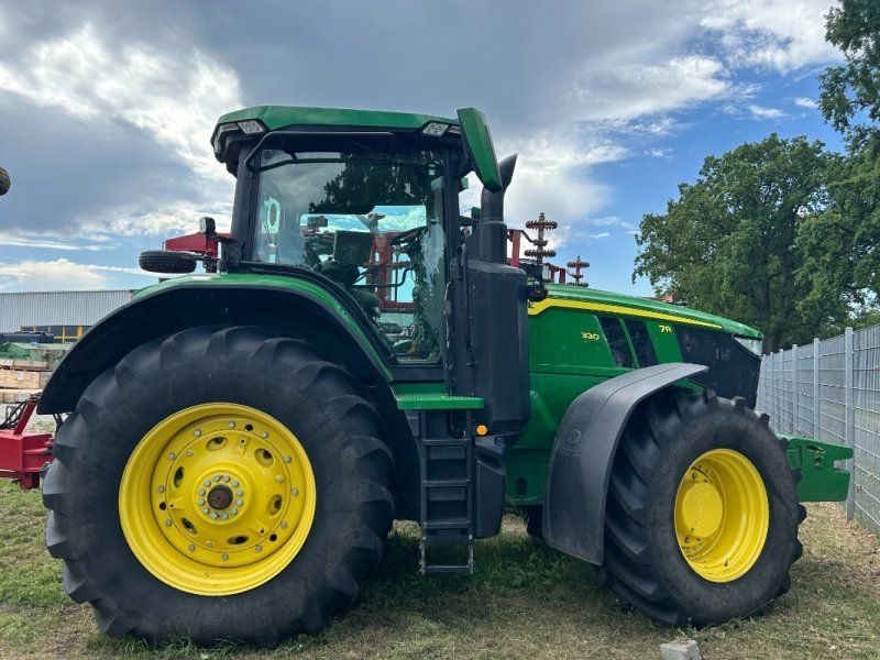 John Deere 7R330