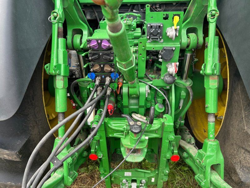 John Deere 7R330