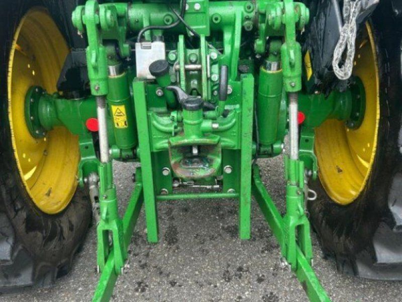 John Deere 5090M
