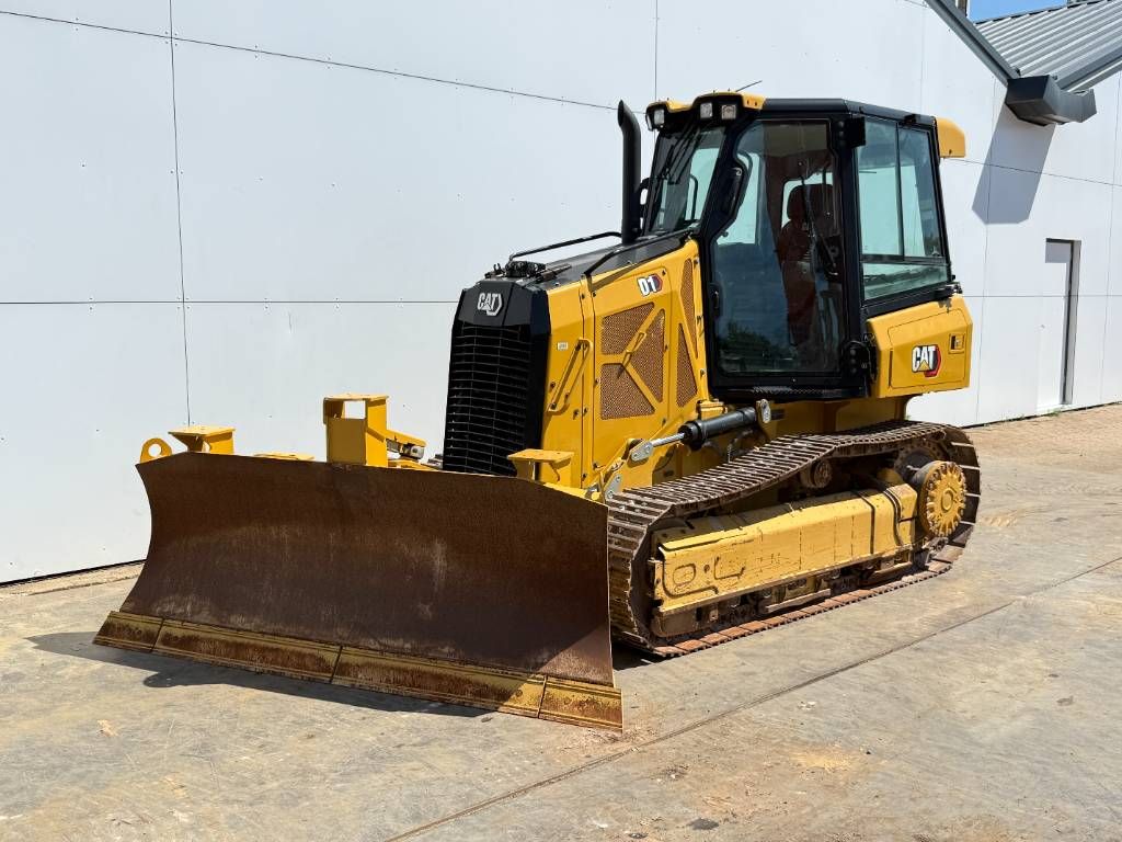CAT D1 12B - Camera / Only 3700 Hours