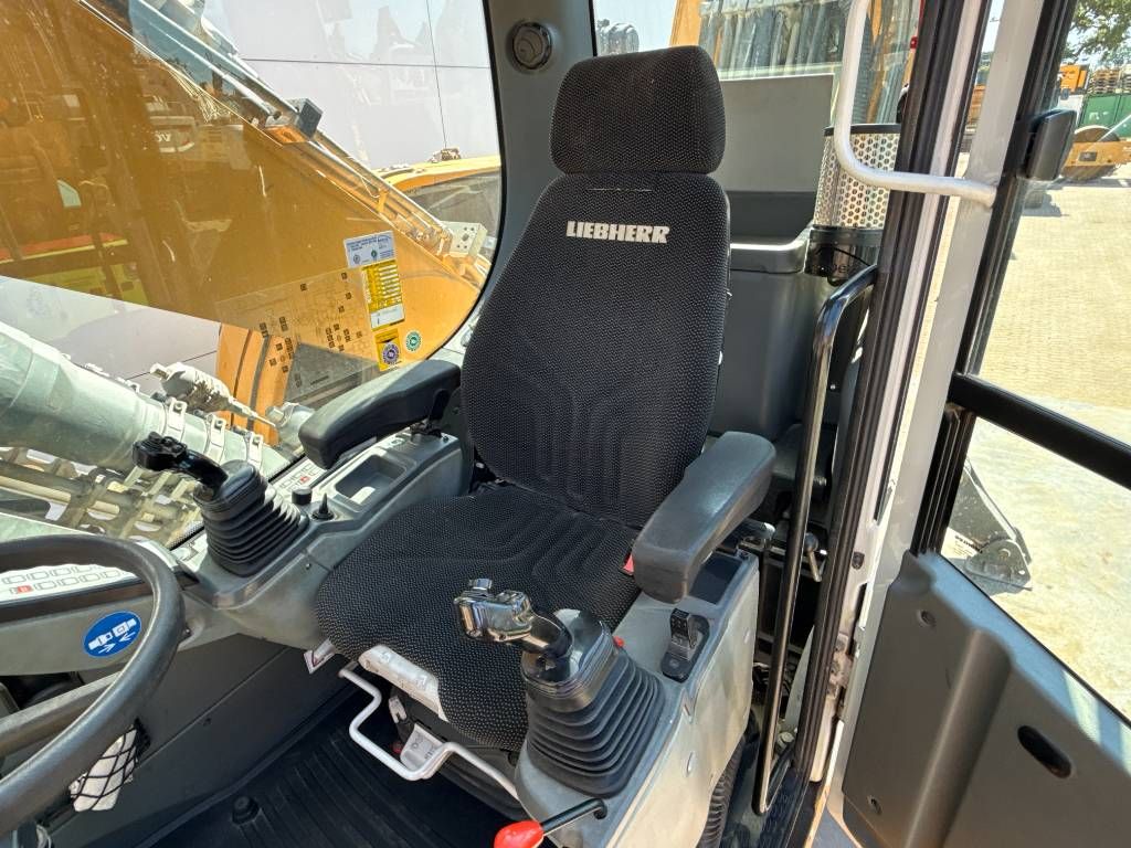 Liebherr LH22 Litronic - Automatic Greasing / Tilting Cab