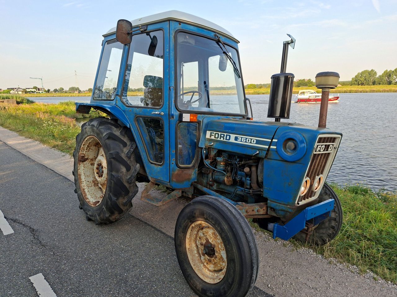 Ford 3600 met STUURBEKRACTIGING
