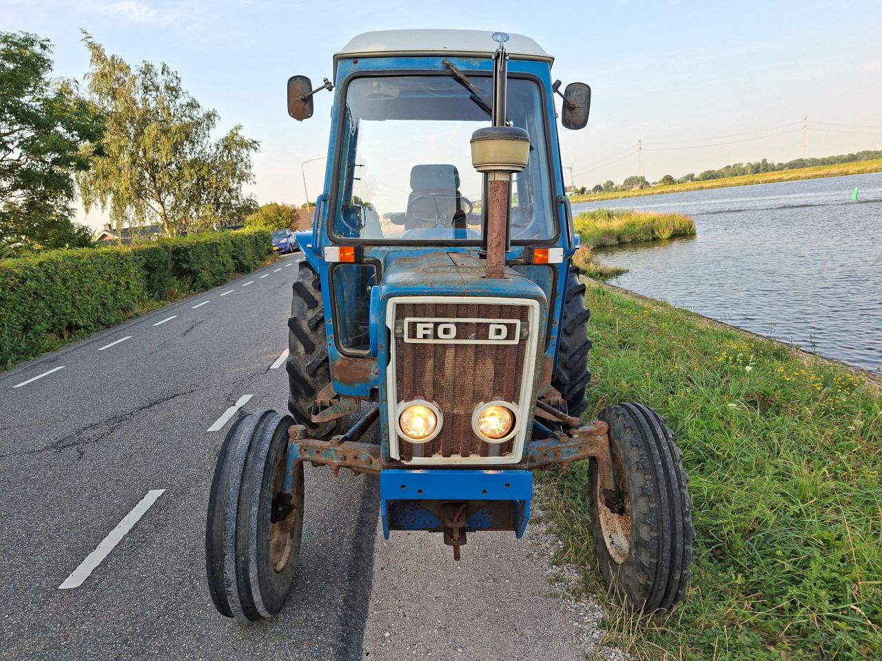 Ford 3600 met STUURBEKRACTIGING