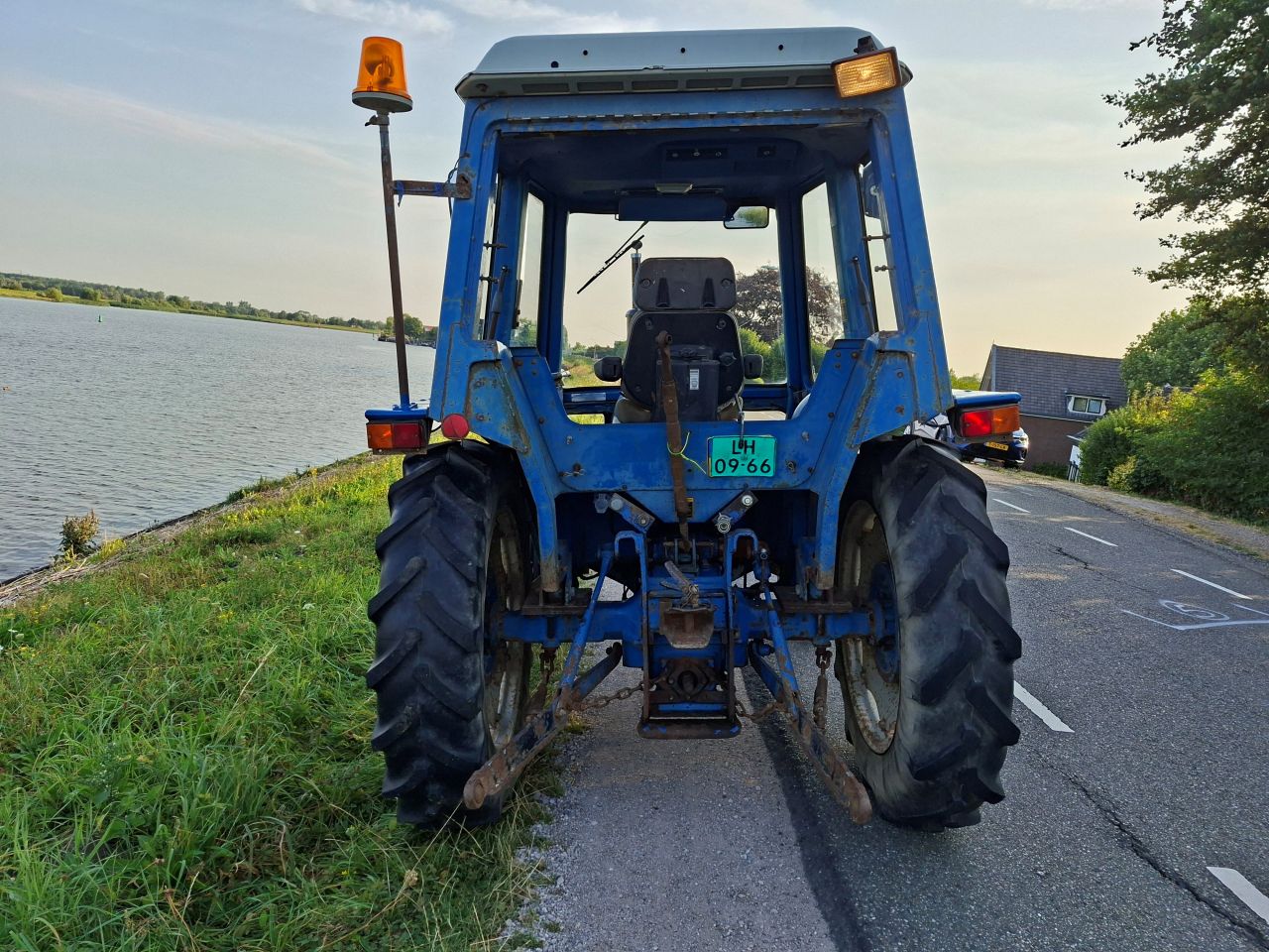 Ford 3600 met STUURBEKRACTIGING