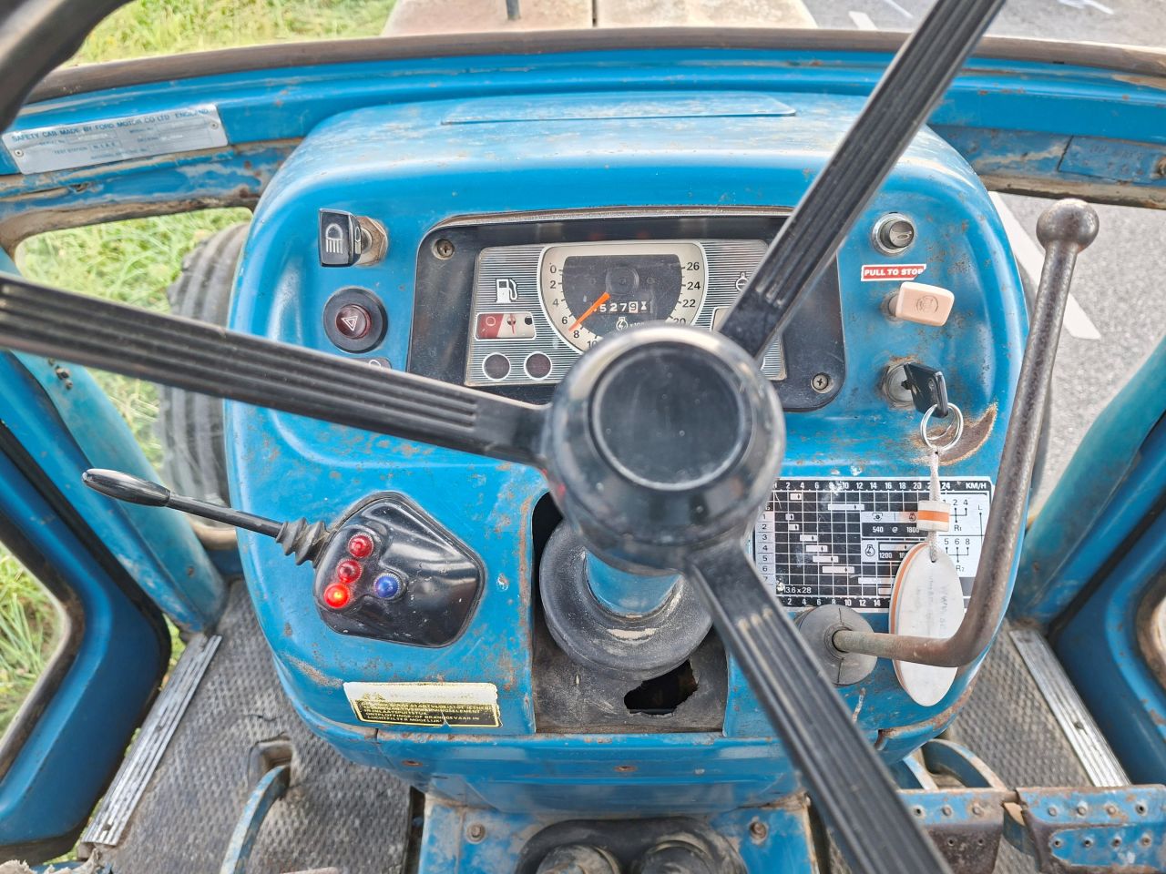 Ford 3600 met STUURBEKRACTIGING