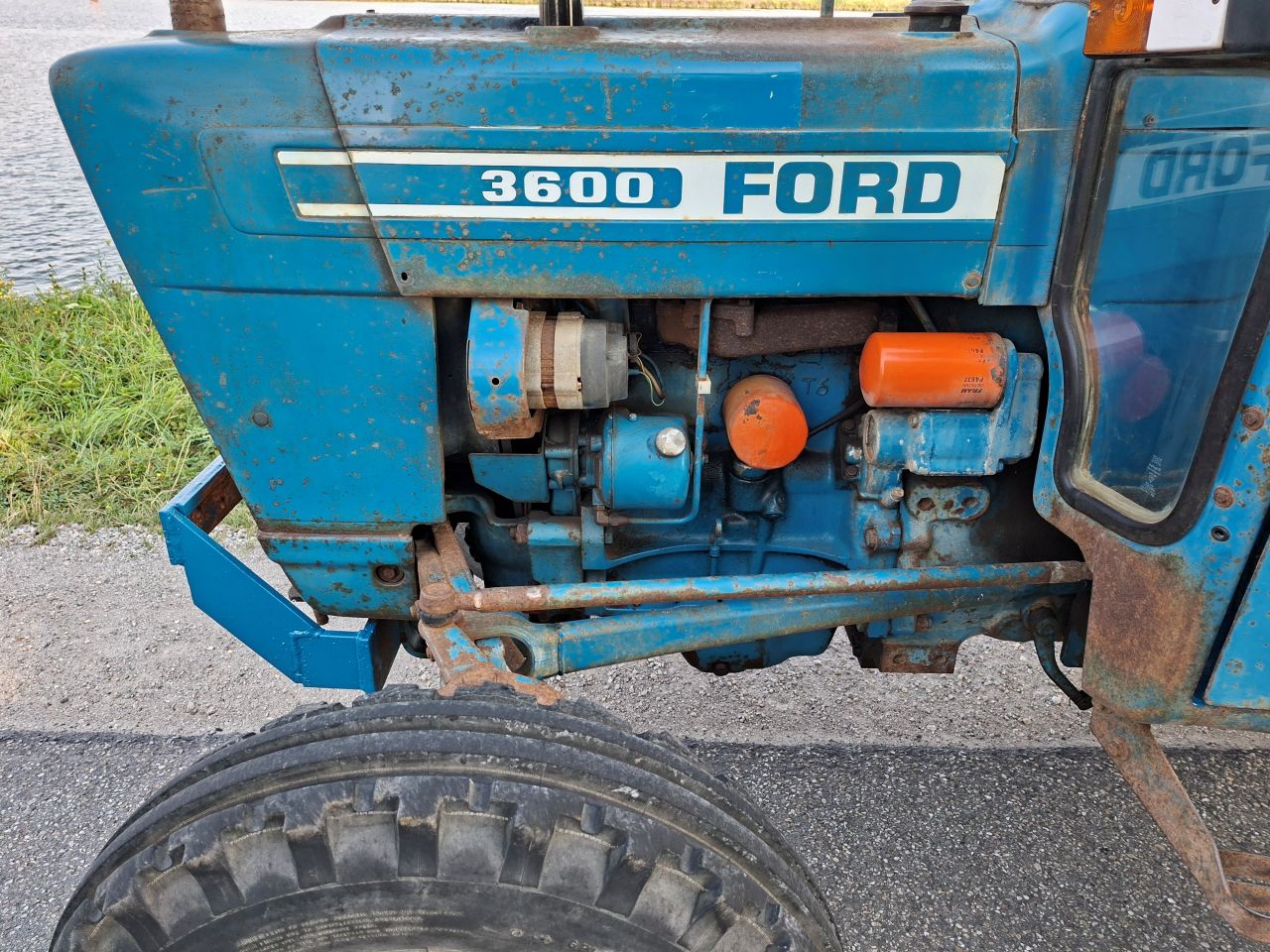 Ford 3600 met STUURBEKRACTIGING