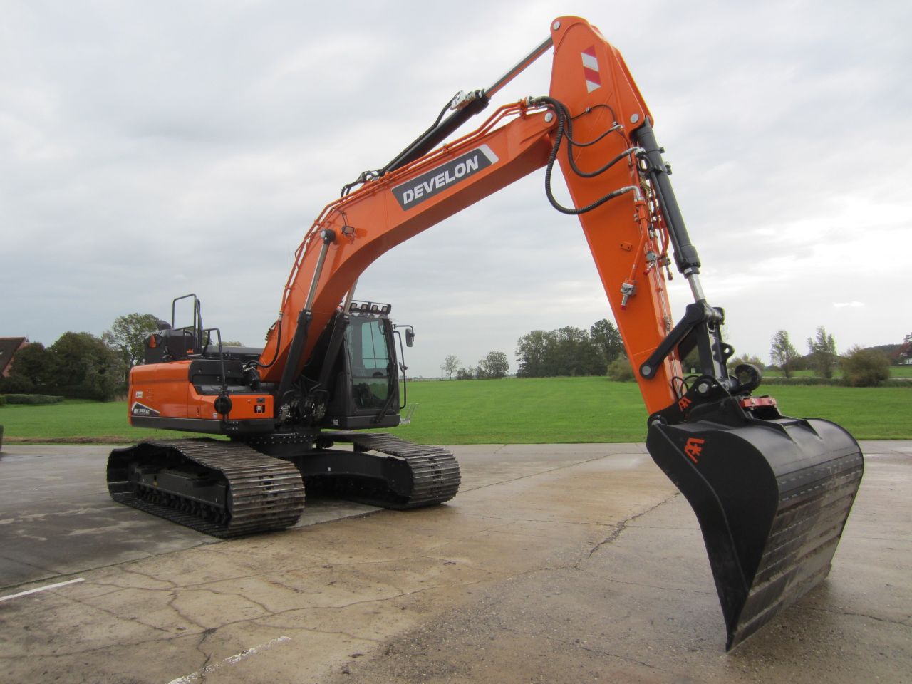 Develon DX255LC-7