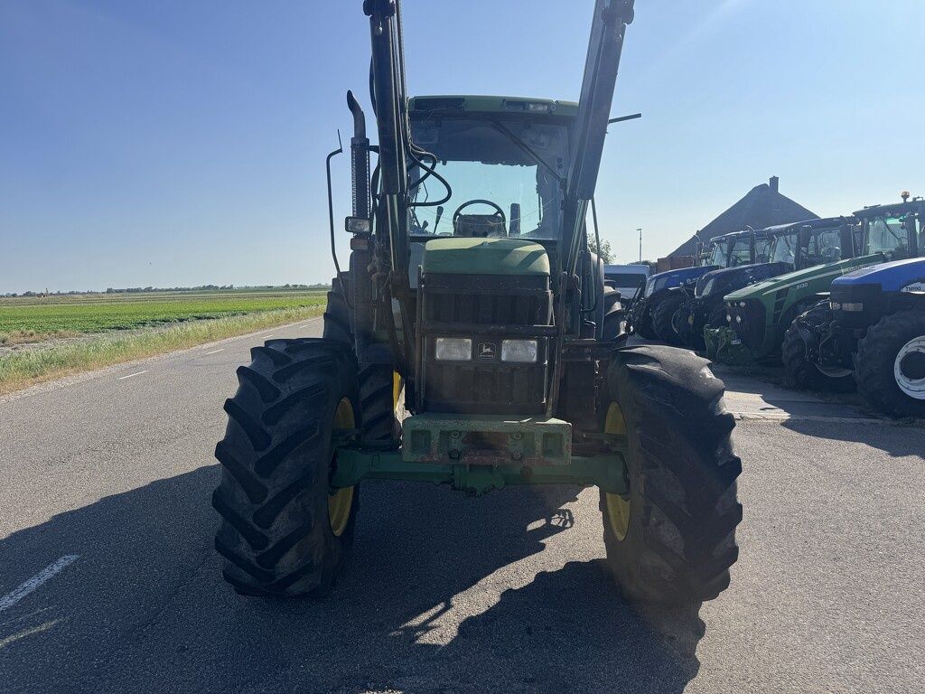 John Deere 6800 met voorlader