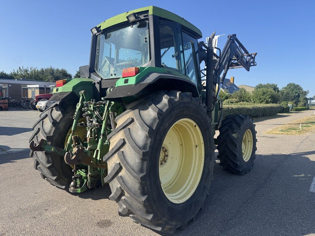 John Deere 6800 met voorlader