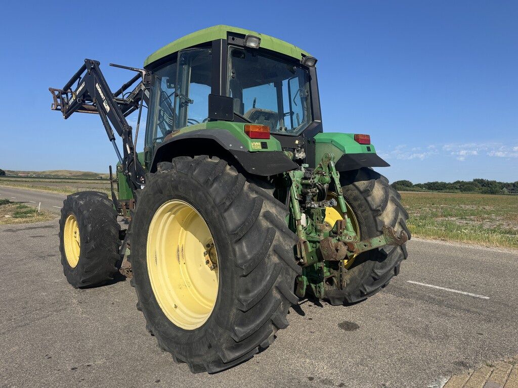John Deere 6800 met voorlader