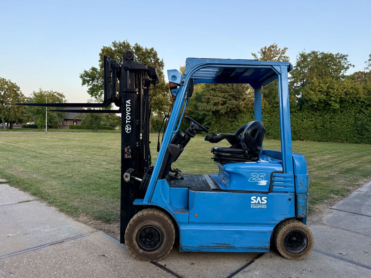 Toyota 2500KG elektr triplo 4.7M freelift Sideshift 3600uur
