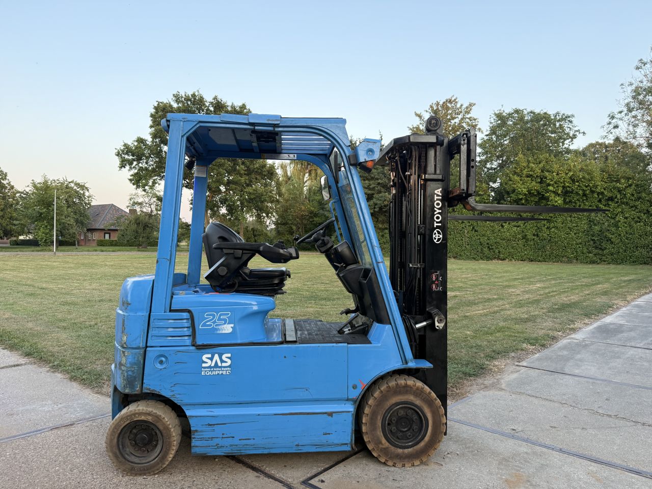 Toyota 2500KG elektr triplo 4.7M freelift Sideshift 3600uur