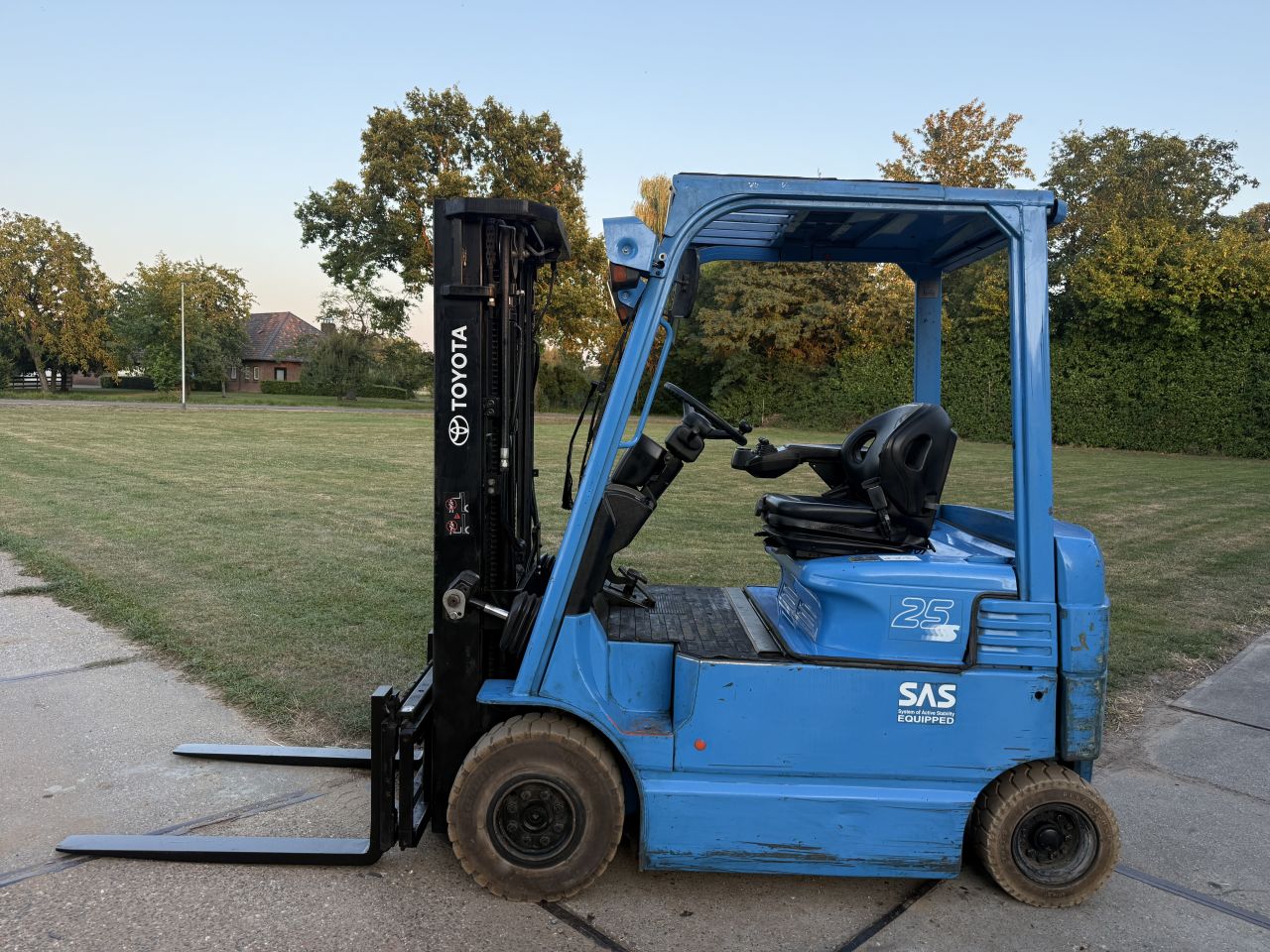 Toyota 2500KG elektr triplo 4.7M freelift Sideshift 3600uur