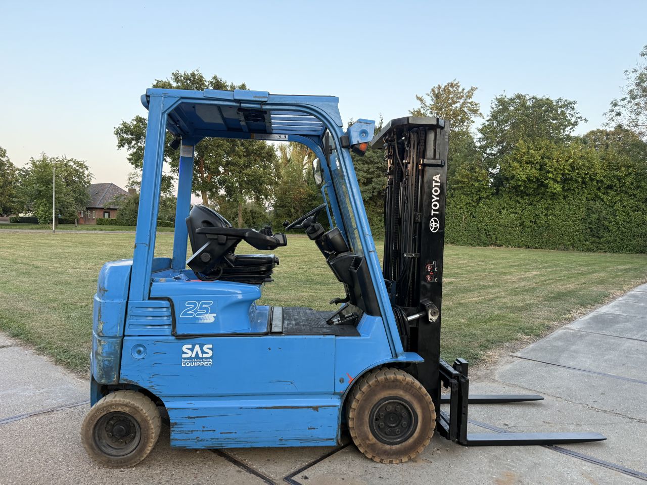 Toyota 2500KG elektr triplo 4.7M freelift Sideshift 3600uur