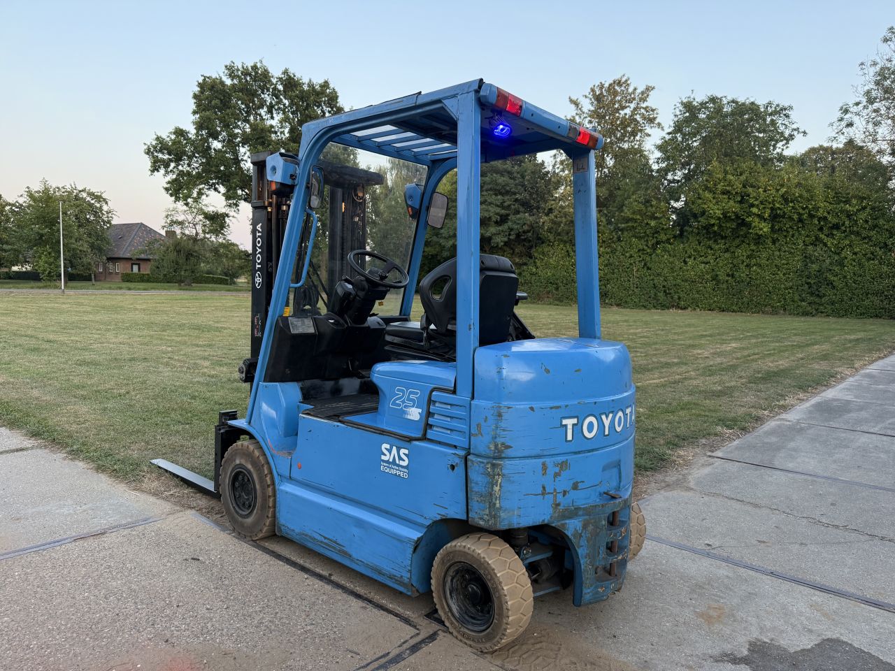 Toyota 2500KG elektr triplo 4.7M freelift Sideshift 3600uur