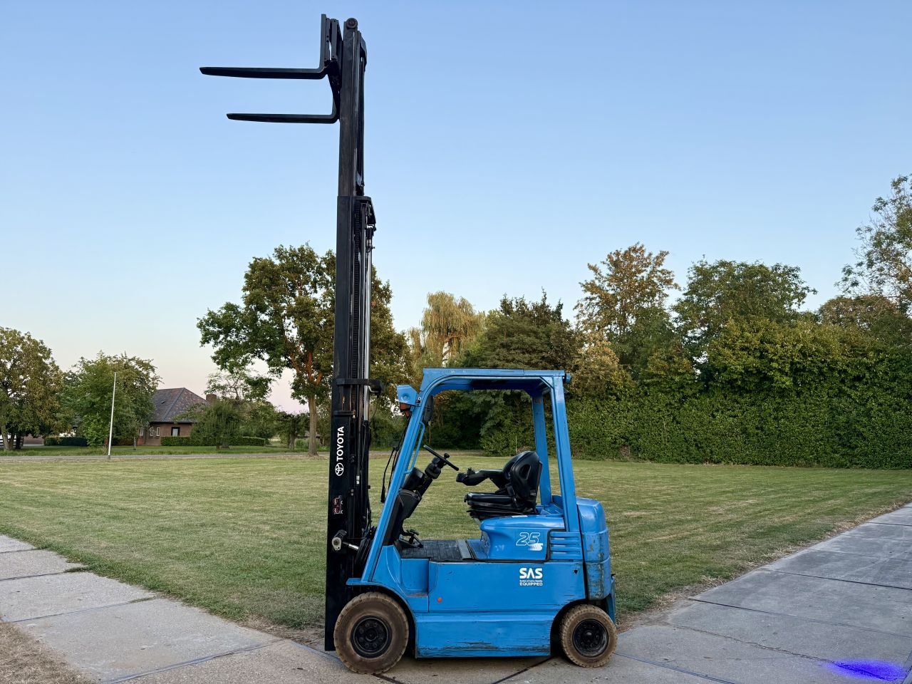 Toyota 2500KG elektr triplo 4.7M freelift Sideshift 3600uur