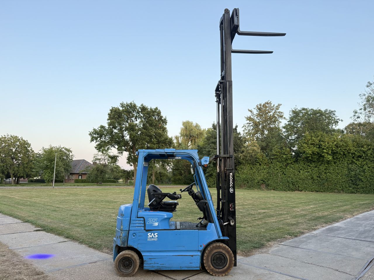 Toyota 2500KG elektr triplo 4.7M freelift Sideshift 3600uur