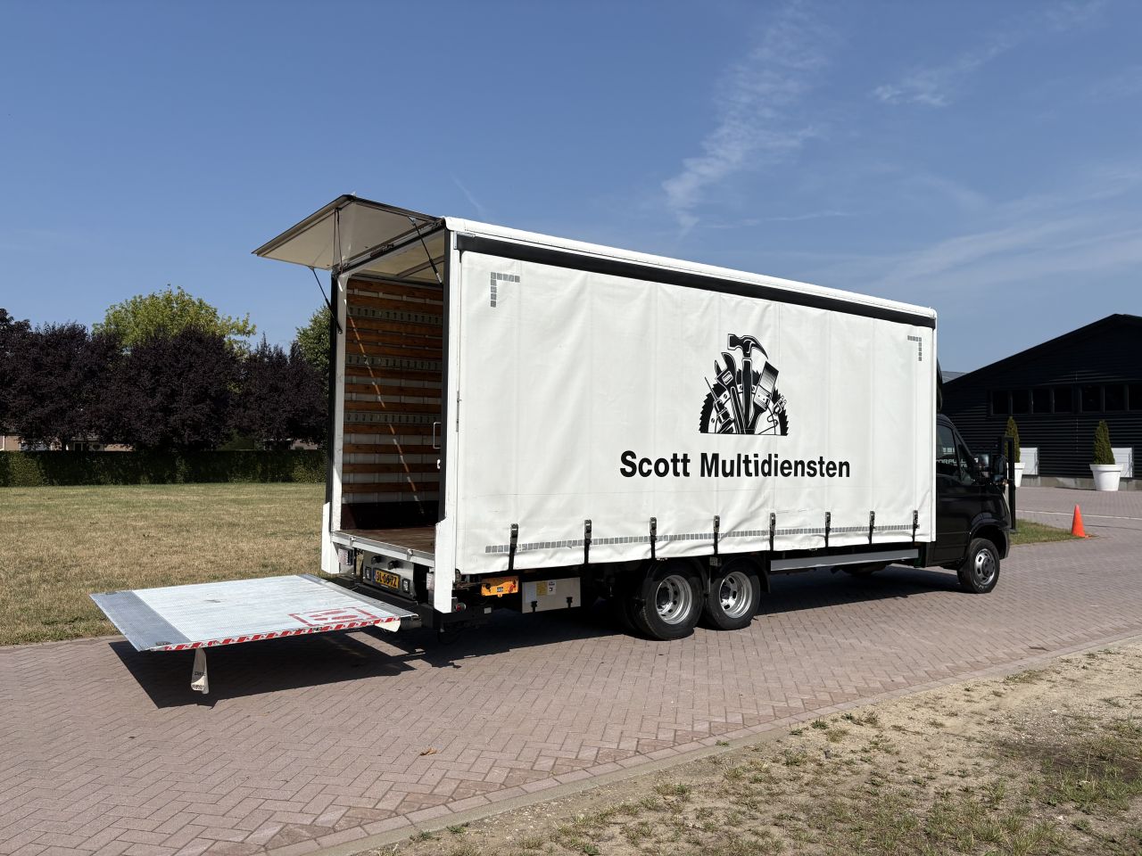 Be trekker IVECO Daily 50C21 schuifzeilen Clixtar met laadklep