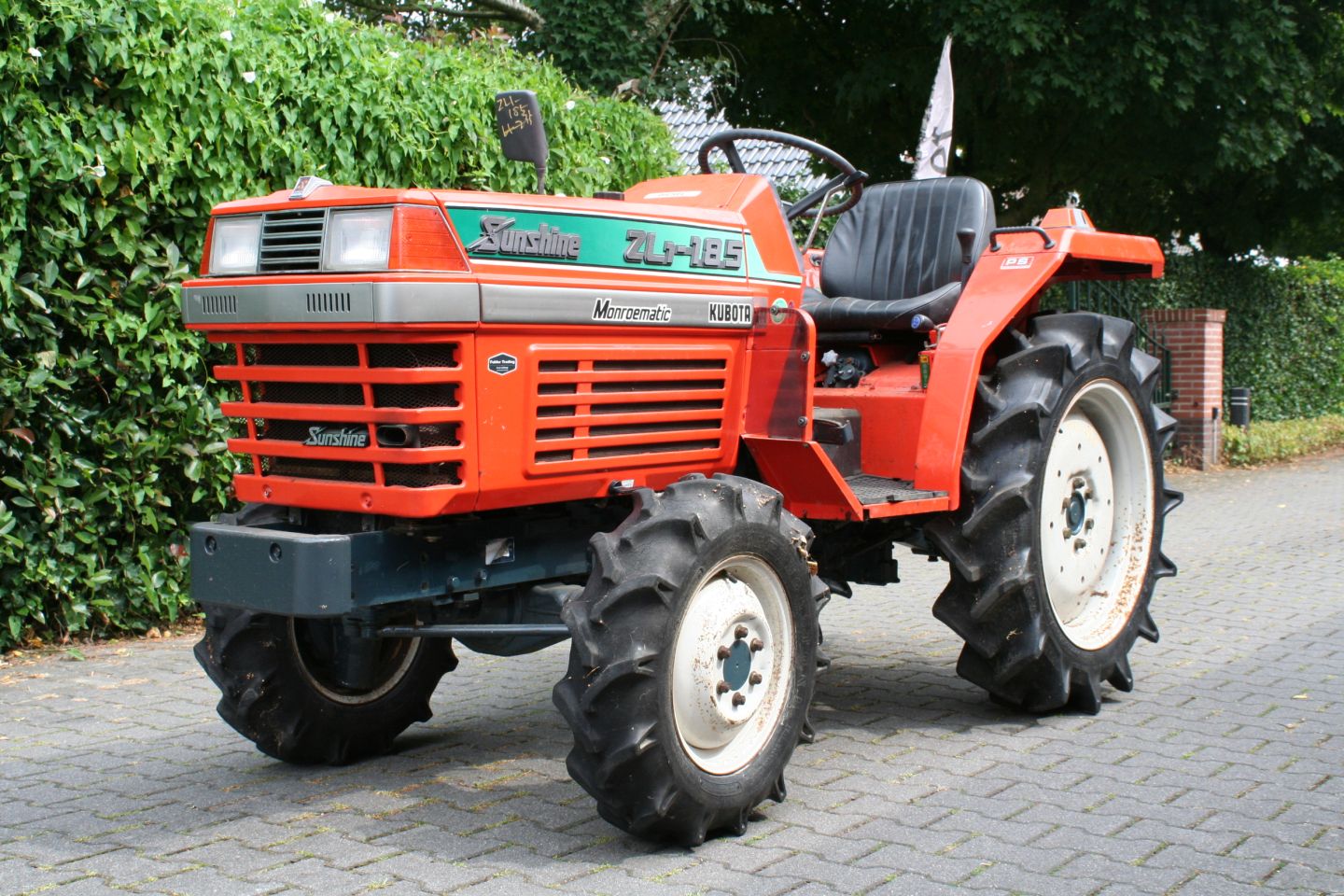 Kubota ZL1-185