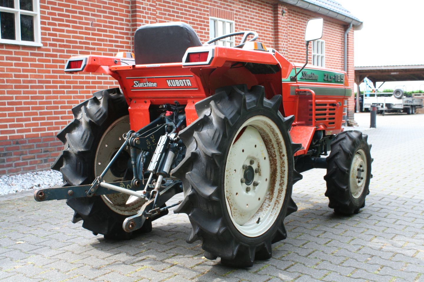 Kubota ZL1-185