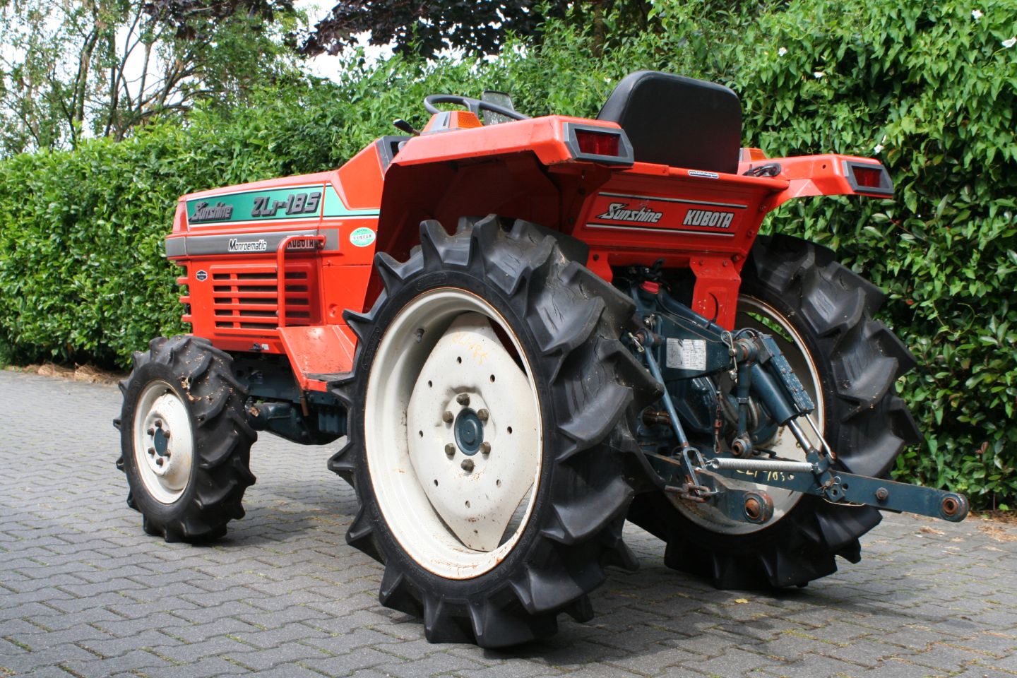 Kubota ZL1-185