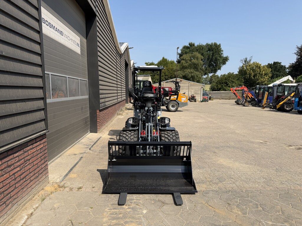 Giant G1500L X-TRA minishovel NIEUW giekvering €625 LEASE