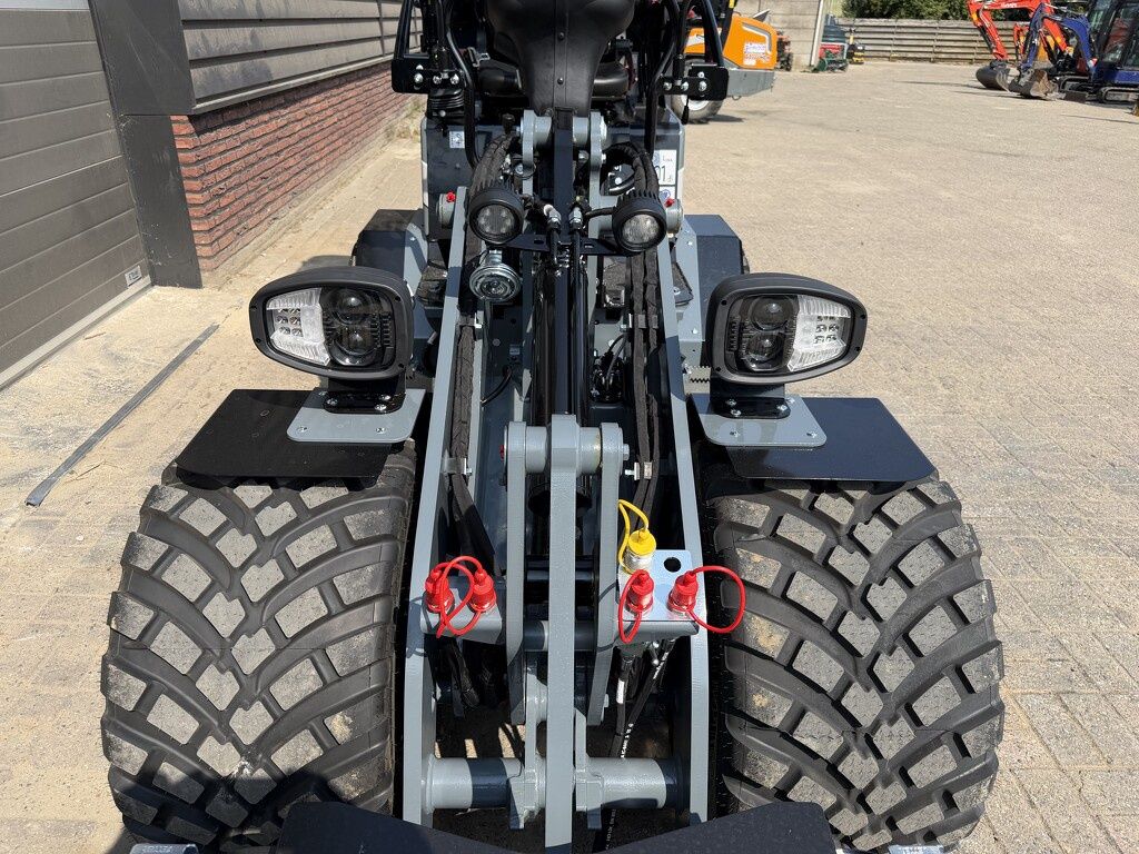 Giant G1500L X-TRA minishovel NIEUW giekvering €625 LEASE