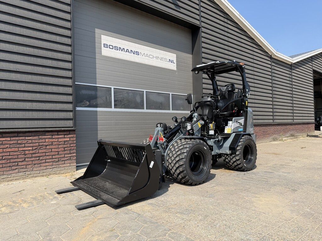 Giant G1500L X-TRA minishovel NIEUW giekvering €625 LEASE