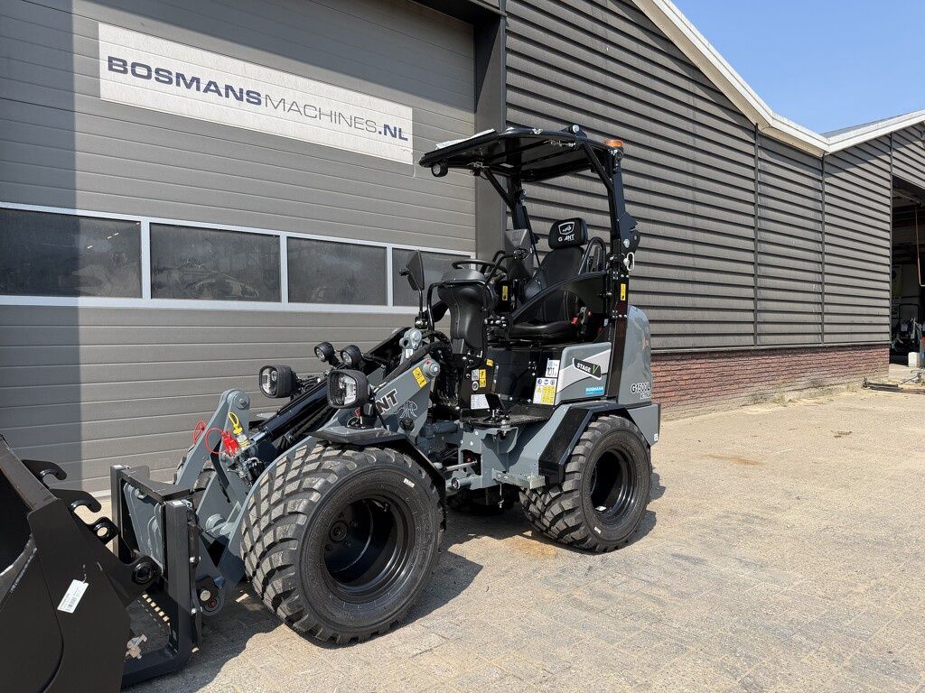 Giant G1500L X-TRA minishovel NIEUW giekvering €625 LEASE