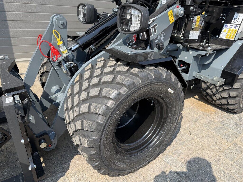 Giant G1500L X-TRA minishovel NIEUW giekvering €625 LEASE