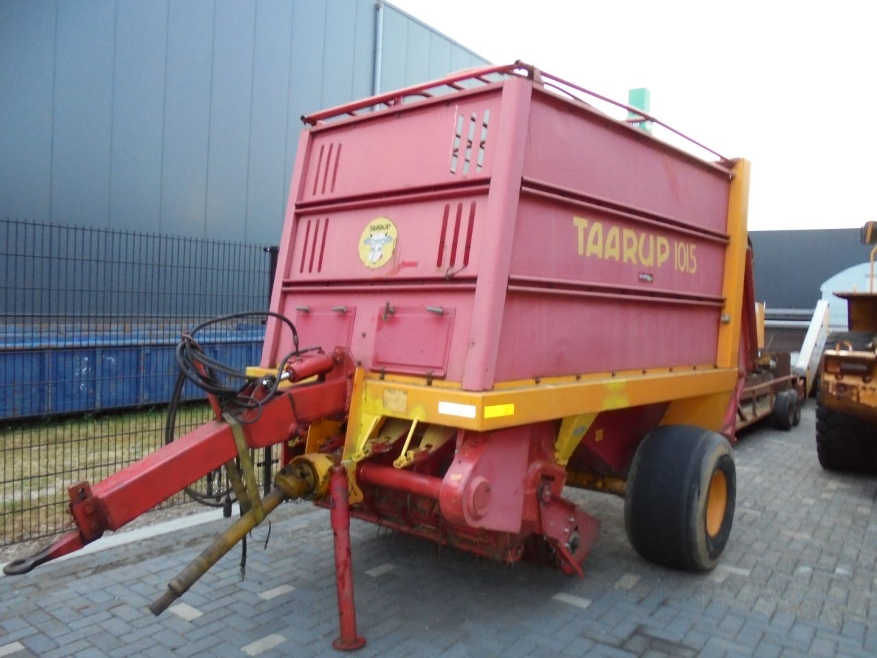 2x taarup 1015 opraapwagen
