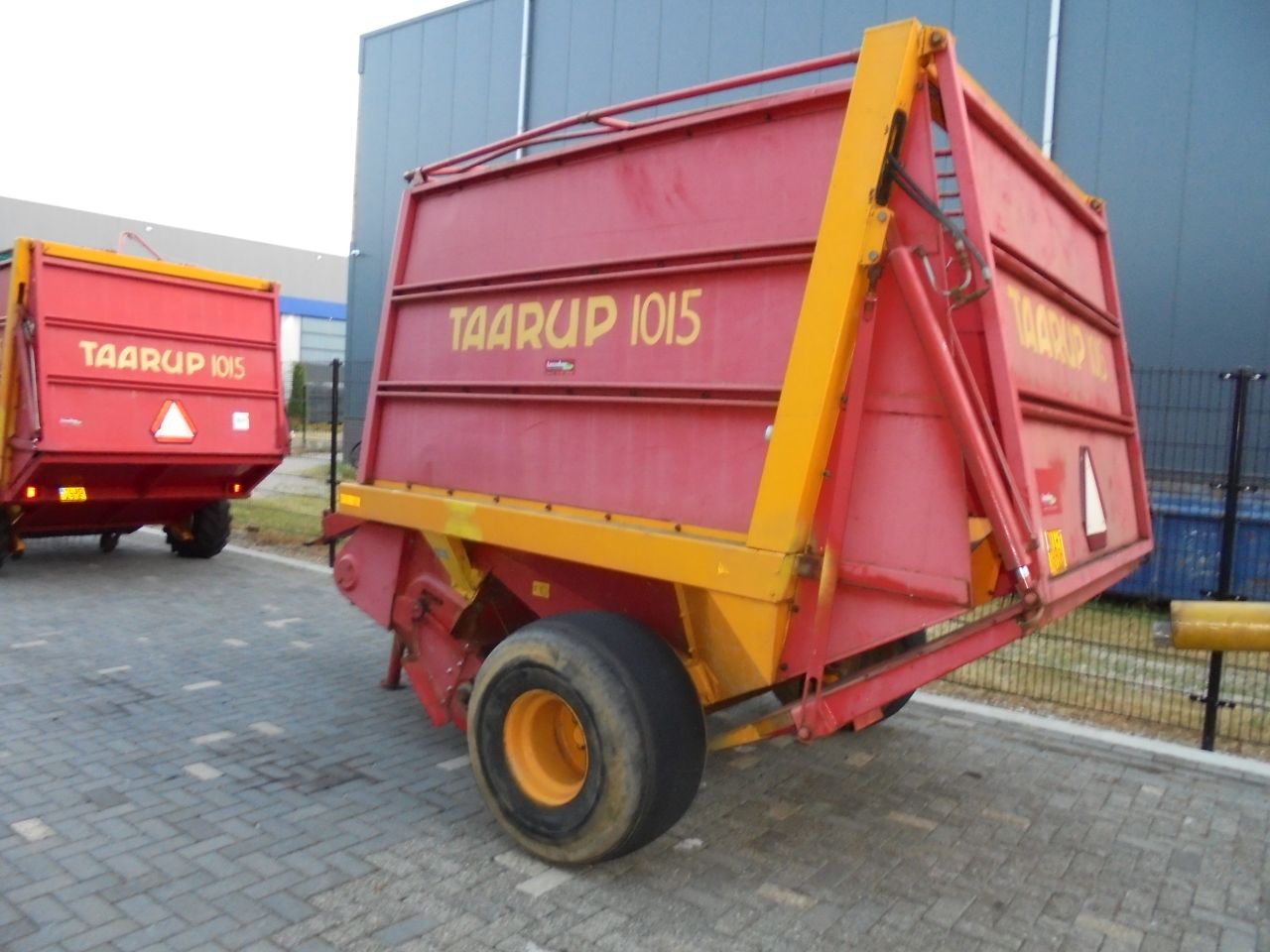 2x taarup 1015 opraapwagen