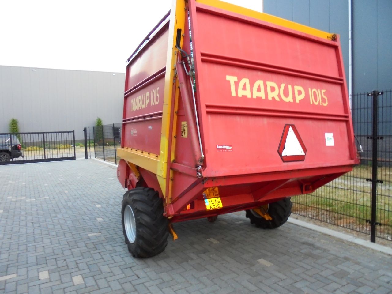 2x taarup 1015 opraapwagen