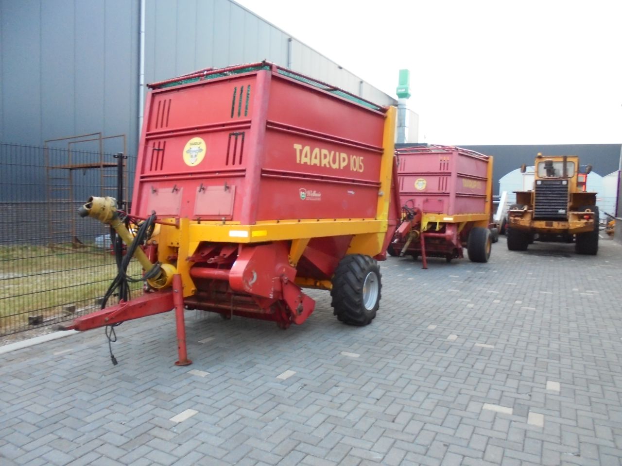 2x taarup 1015 opraapwagen