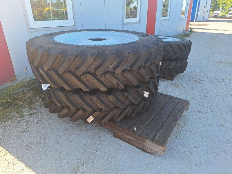 BKT 480/80R46+380/85R34 Pflegeräder