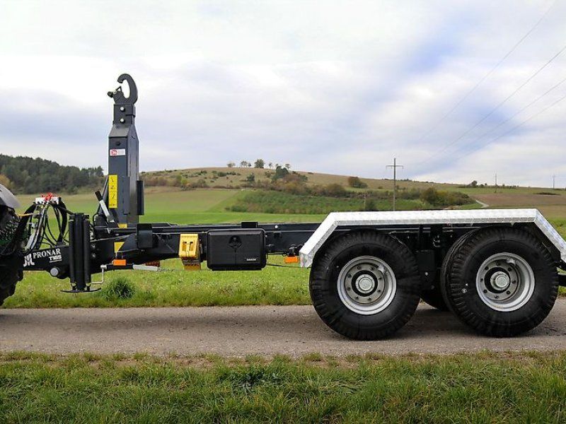 Pronar T 185 Hakenanhänger 15 to Boogie-Fahrwerk