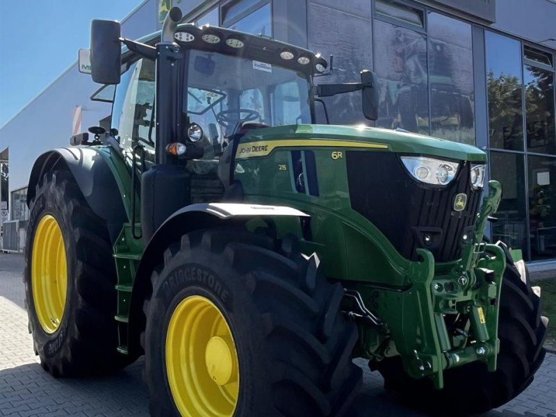 John Deere 6R 215