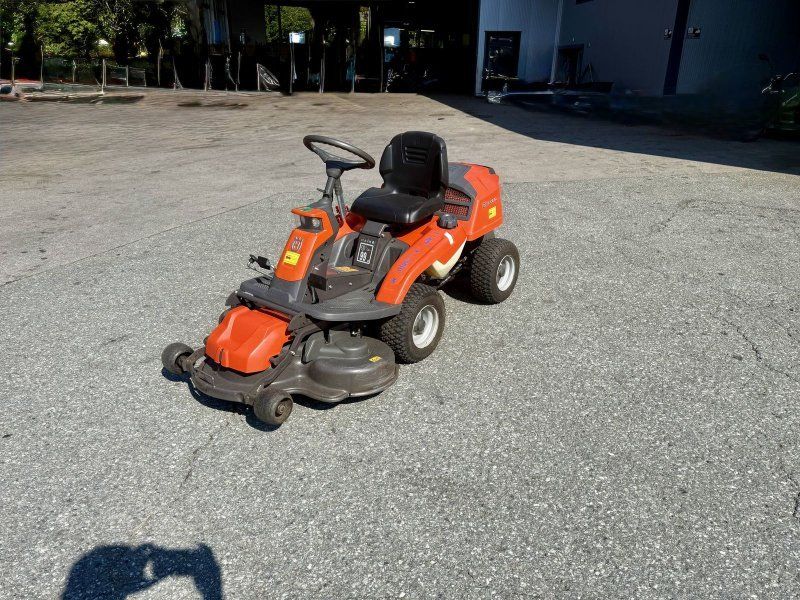 Husqvarna Rider R216T AWD mit 103cm Mähdeck