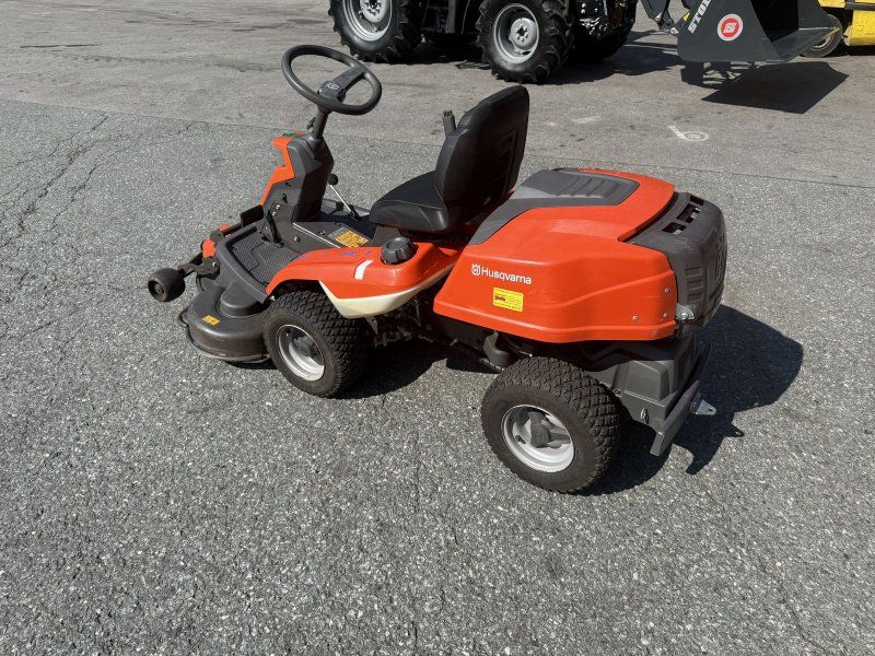 Husqvarna Rider R216T AWD mit 103cm Mähdeck