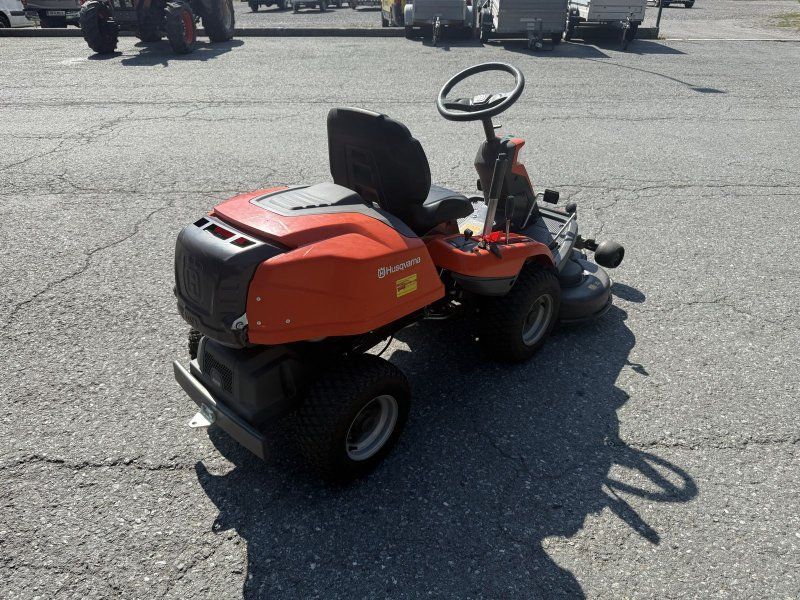 Husqvarna Rider R216T AWD mit 103cm Mähdeck