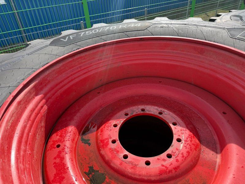Michelin VF650/60 R38 + VF750/70 R44