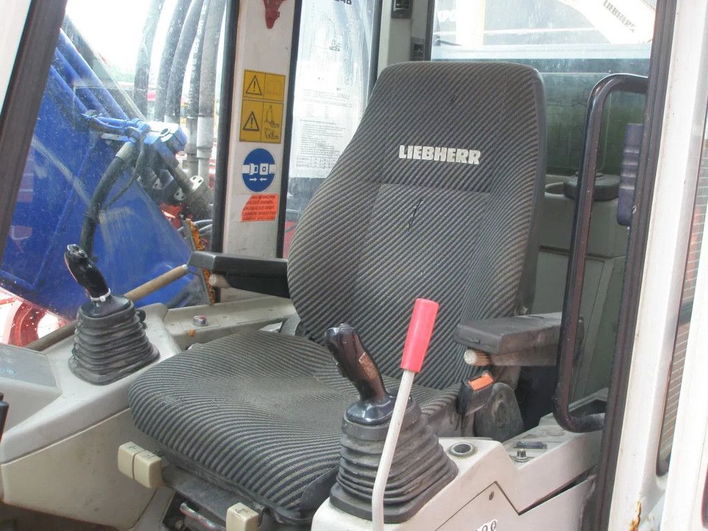 Liebherr R924B