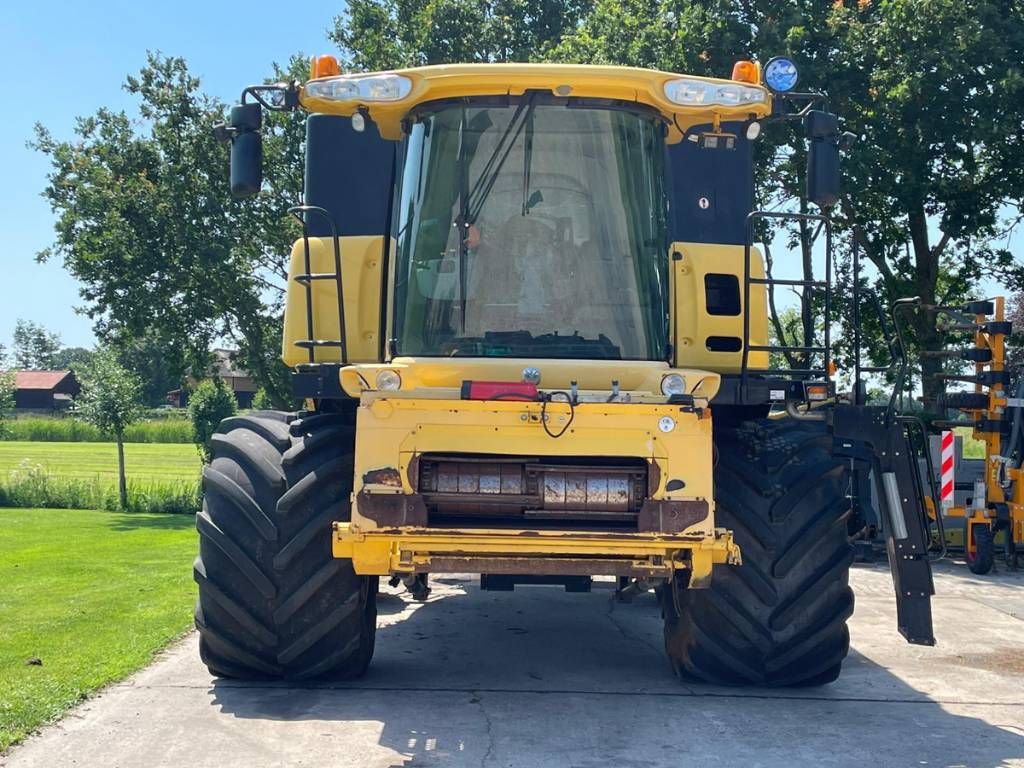 New Holland CR 980 combine