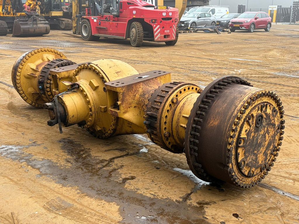 Caterpillar 990 axle