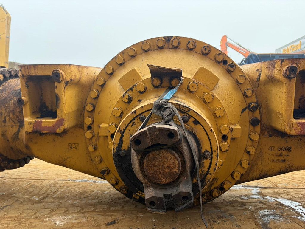 Caterpillar 990 axle