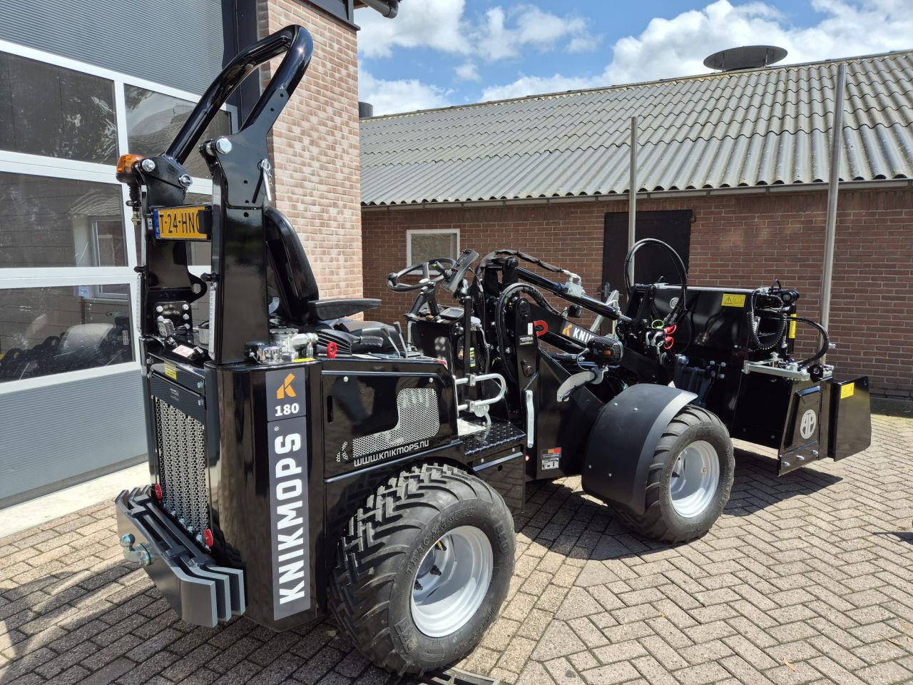 Knikmops 130 shovel /vd grift officiel verkooppunt midden ned.