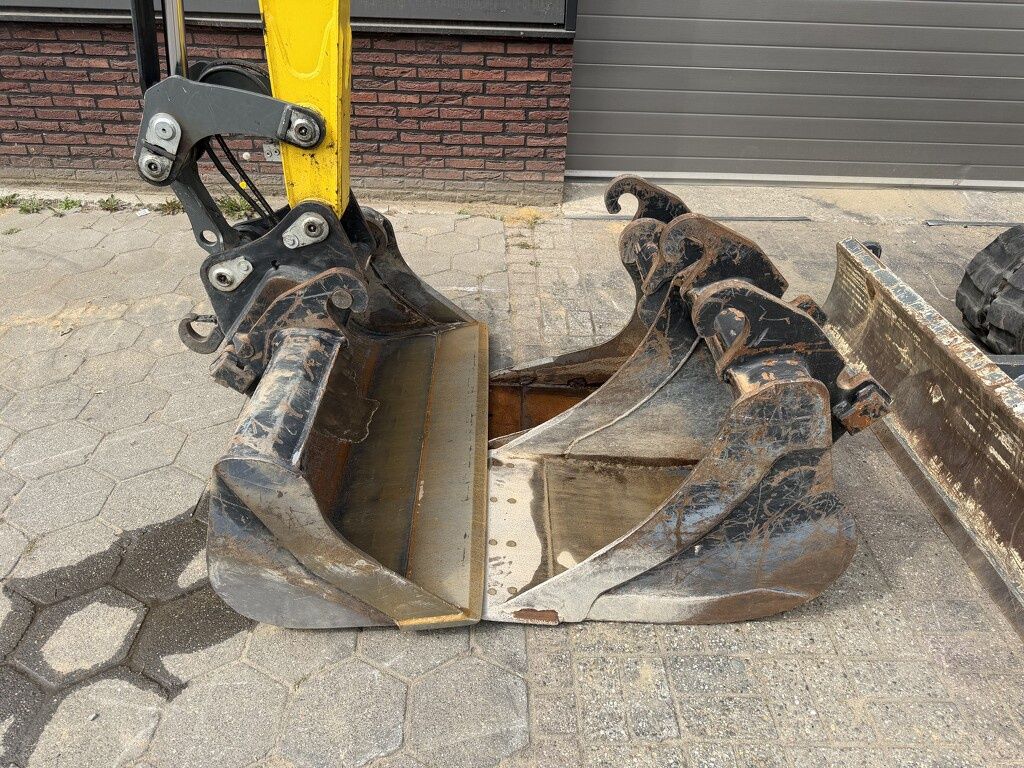 Neuson EZ50 rupsgraafmachine €835 LEASE - AIRCO sloop sorteer