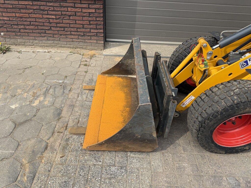 Knikmops 130 minishovel BJ 2024 €490 LEASE