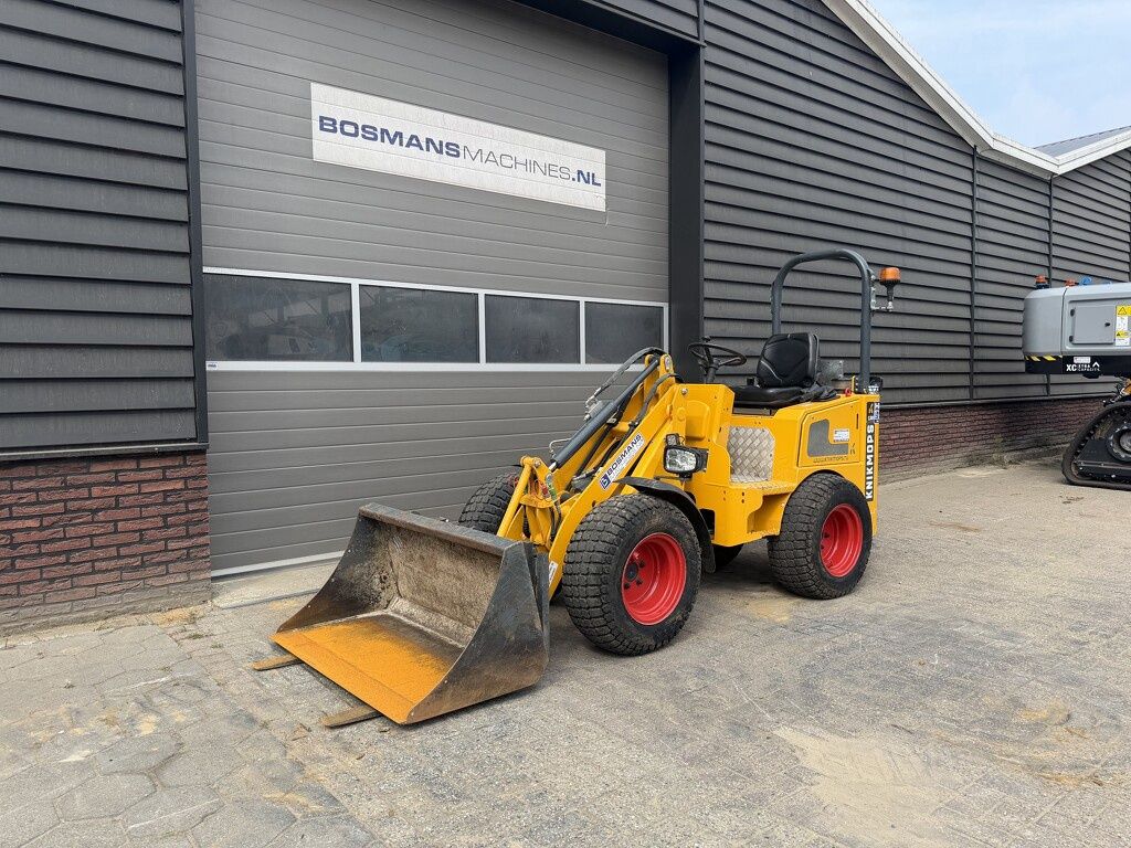 Knikmops 130 minishovel BJ 2024 €490 LEASE